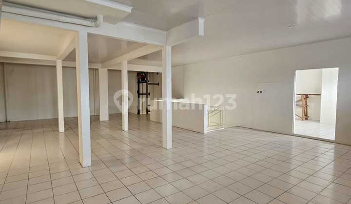 For Sale 4 Units of Attached Shophouses. 3 Floors. Each Upper Ceiling Already Uses Light Steel. Ceiling Uses PVC, Termite & Mold Resistant & Easy to Clean. Price 1.75 Billion/unit. HGB Certificate. 2