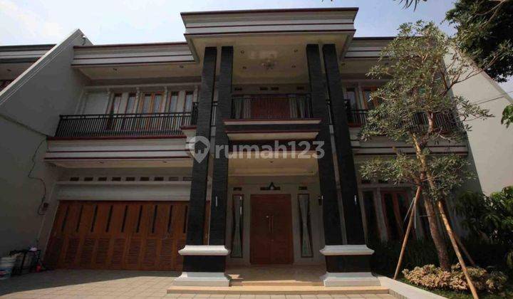 Rumah 2 Lantai Bagus Unfurnished SHM di Kebon Jeruk, Jakarta Barat 1