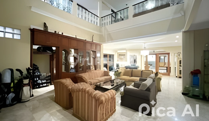 FOR QUICK SALE House in South Jakarta location, quiet, private, and strategic. 2