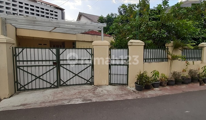 House in Menteng Dalam Only 350M to Bidakara House in Menteng Dalam Only 350M to Bidakara