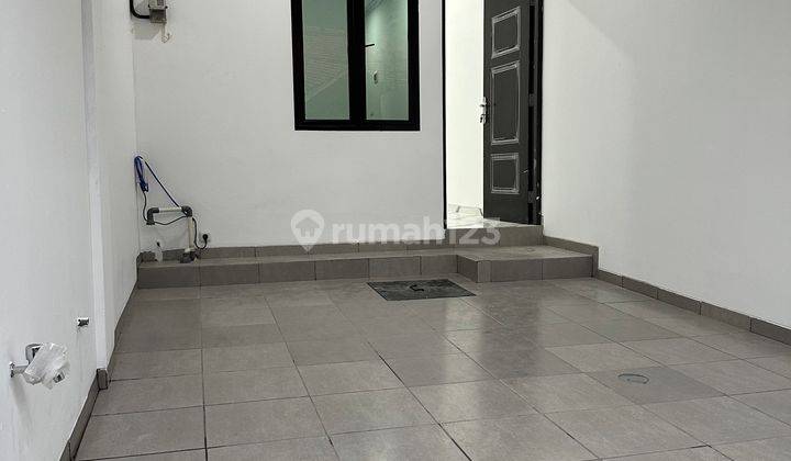 Rumah Baru Jl. Dukuh Barat 3 Lantai Siap Huni di Grogol 2