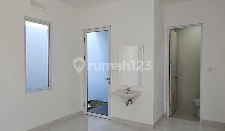 ruang keluarga rumah baru view pegunungan cluster