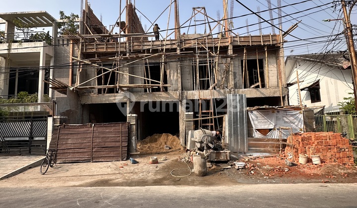 Renovated 3-Story House, Flood-Free, Strategic Location in Grogol Petamburan. Renovated 3-Story House, Flood-Free, Strategic Location in Grogol Petamburan.