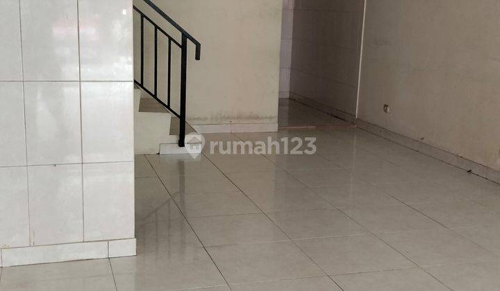 Rumah Bagus 2 Lantai Semi Furnished di Golden Palm, Jakarta Barat 2