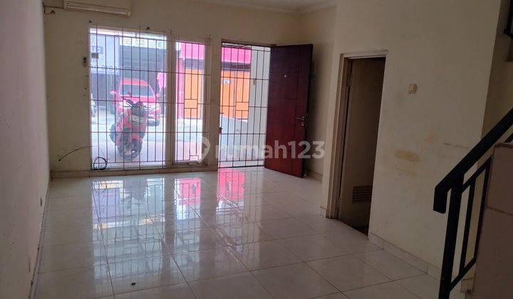 Rumah Bagus 2 Lantai Semi Furnished di Golden Palm, Jakarta Barat 1