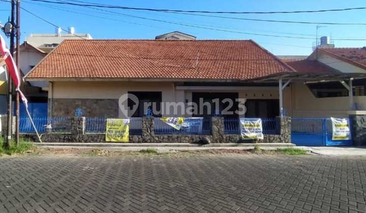 Disewakan Rumah+ Gudang untuk  usaha di Ngagel jaya selatan 1