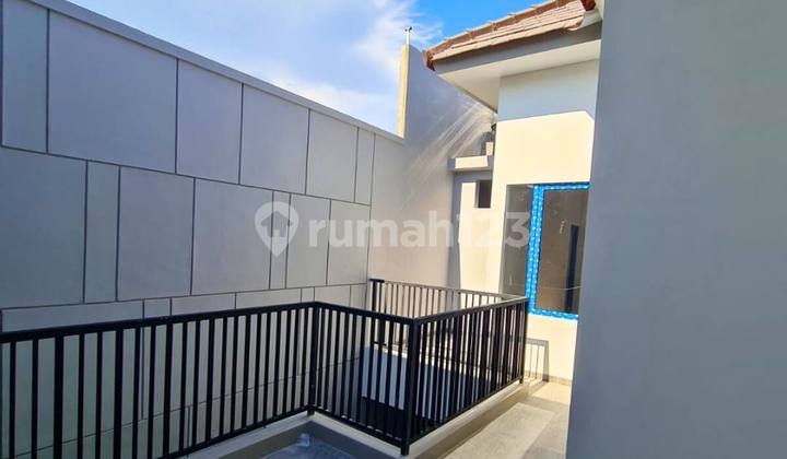 Rumah di Manyar Kertoadi 2