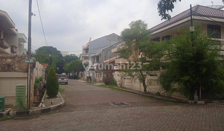 Rumah Hoek 2 Lantai Mewah di Green Garden, Jakarta Barat 2