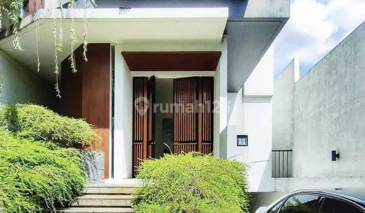 Secondary rumah cantik sangat terawat private pool & full Rooftop di Cilandak 1