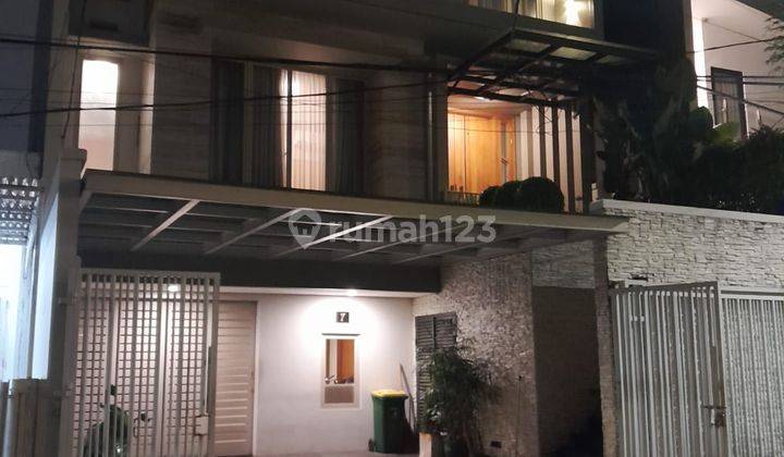 Rumah 3 Lantai Bagus di Pondok Indah, Jakarta Selatan 1