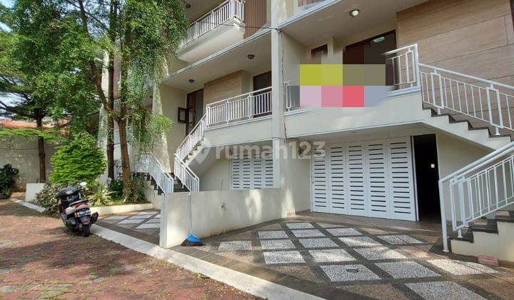 Rumah 3 Lantai Bagus Unfurnished SHM di Pejaten Barat, Jakarta Selatan 2