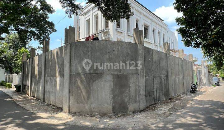 Rumah 3 Lantai Baru Unfurnished SHM di Kemang Selatan 9, Jakarta Selatan 1