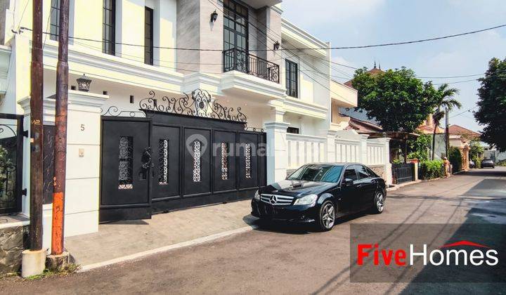 Rumah 2 Lantai Unfurnished SHM di Kebayoran Baru, Jakarta Selatan 1