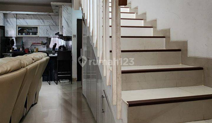 Rumah 2 Lantai Bagus Semi Furnished SHM di Bintaro Ciputat, Tangerang Selatan 2