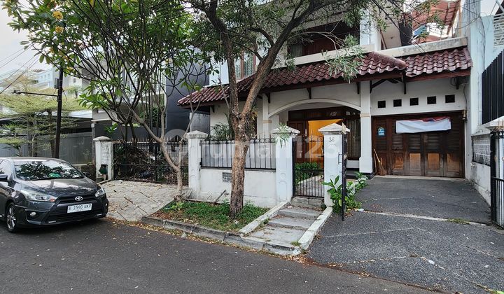 Rumah 2 Lantai Butuh Renovasi Unfurnished SHM di Dekat Pim 2, Jakarta Selatan