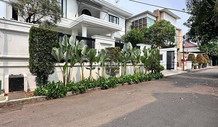 Rumah 2 Lantai Bagus Semi Furnished SHM di Permata Hijau, Jakarta Selatan 1