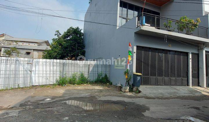 Rumah 3 Lantai Baru Semi Furnished SHM di Praja Kebayoran Lama, Jakarta Selatan 2