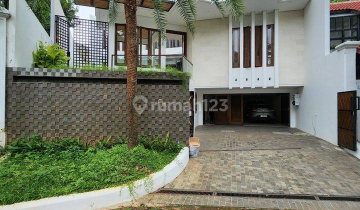 Rumah 3 Lantai Bagus Unfurnished SHM di Pondok Indah, Jakarta Selatan 2