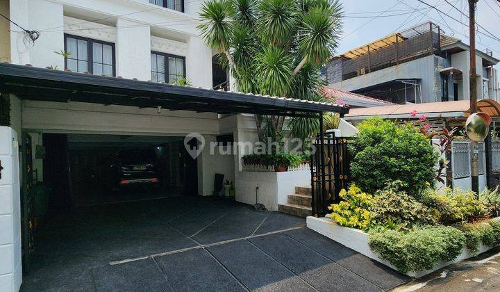 Rumah 3 Lantai Bagus Semi Furnished SHM di Pondok Indah, Jakarta Selatan 1