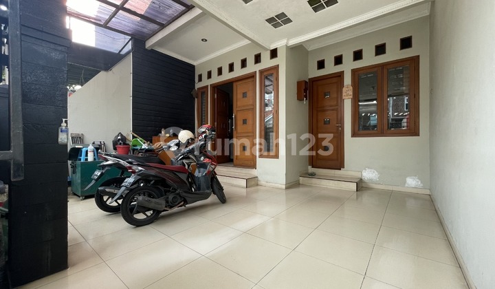 Nice Semi Furnished House with SHM Veteran, South Jakarta 2