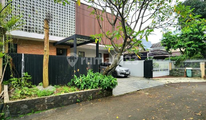 Rumah, 2 Lantai, SHM, di Lebak Bulus