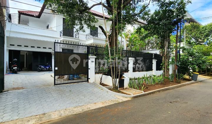 Rumah, 2 Lantai, SHM, di Kebayoran Baru
