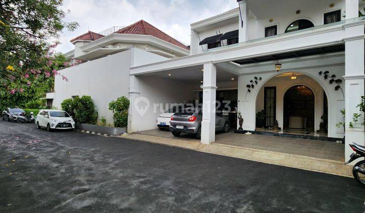 Rumah 2 Lantai Sudah Renovasi Furnished SHM di Kemang, Jakarta Selatan 1