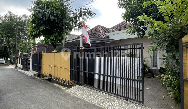 Rumah Bagus Semi Furnished SHM Kebayoran Lama, Jakarta Selatan