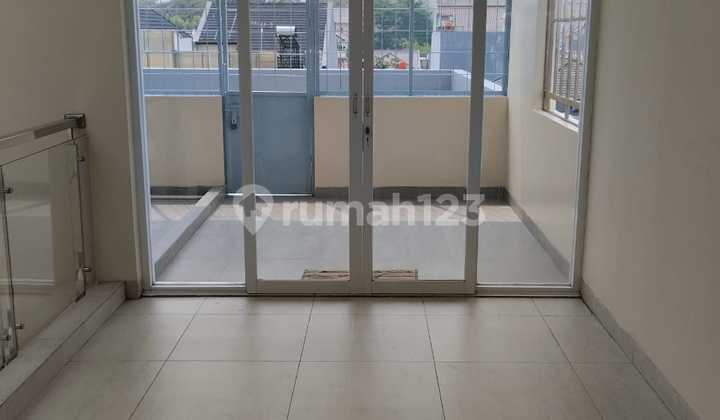 4-Story House in Janur Hijau, Kelapa Gading 2