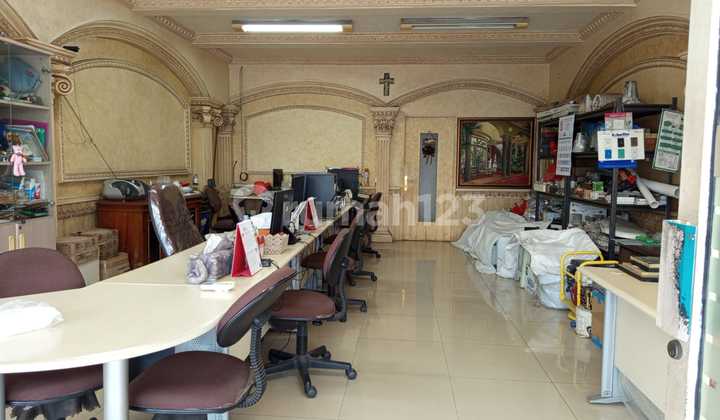 Shop house in East Gading Kirana Shop house in East Gading Kirana