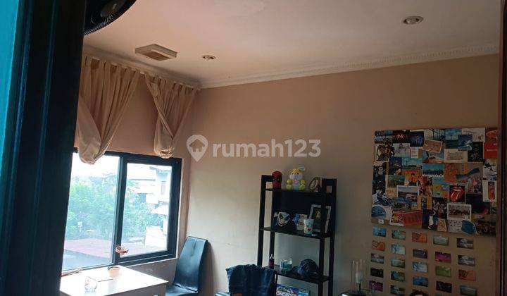 Rumah 3 Lantai Bagus Semi Furnished SHM 2