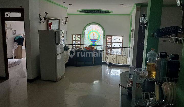 Rumah 3 Lantai Bagus Semi Furnished SHM 8