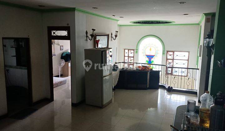 Rumah 3 Lantai Bagus Semi Furnished SHM 9