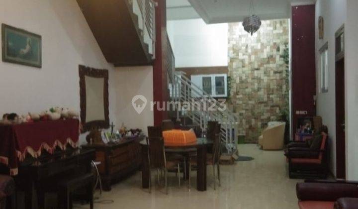 Rumah Bagus Semi Furnished SHM 2