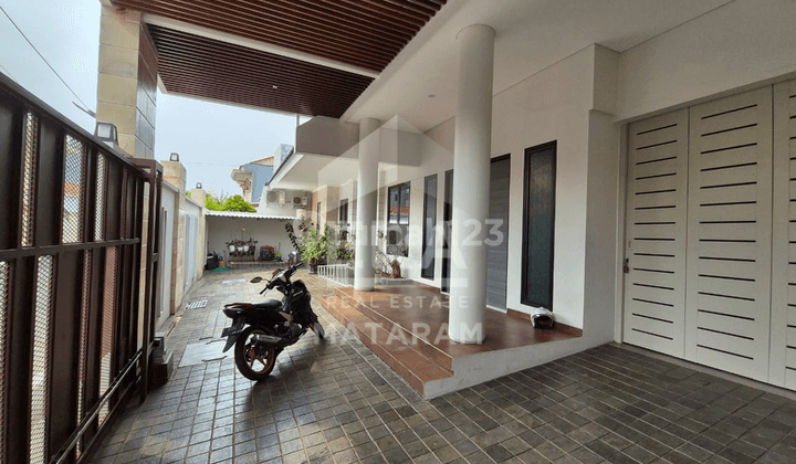 Rumah Full Furnished di Jalan Mawar, Semarang 2