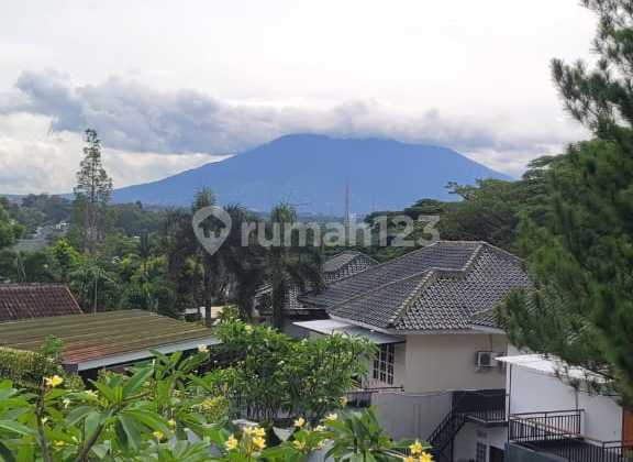 For Sale Fast Ready-to-Live House Swimming Pool Mountain View on Boulevard