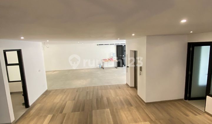 Rumah Mewah Megah Siap Huni Kolam Renang Ada Lift Harga Spesial 2