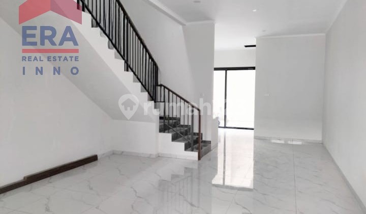 Rumah Minimalis Mekar Wangi Singgasana Pradana, Dalam Cluster, Hadap Timur, rumah baru gress. Pencahayaan bagus