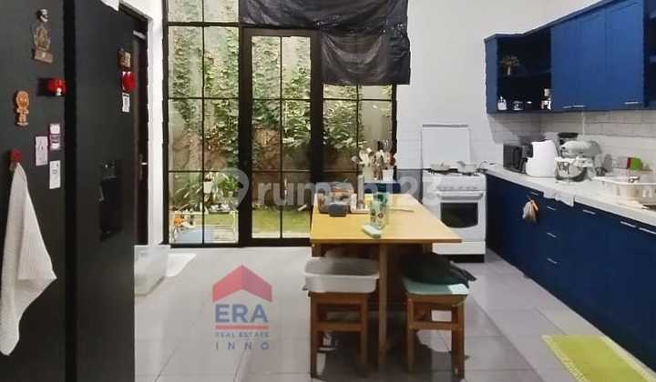 Minimalist House Mekar Wangi Within a Cluster