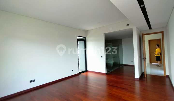 Rumah Lux Baru Posisi Hook Halaman Luas 2