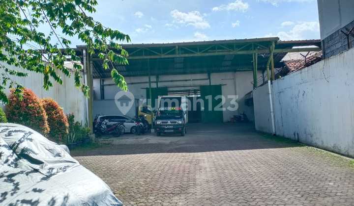 Strategic Warehouse on Main Road Cimahi