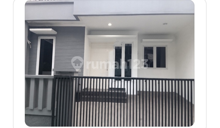 For Rent: Minimalist House, Elevated from the Road, 1-Car Street in Kelapa Gading, North Jakarta 2