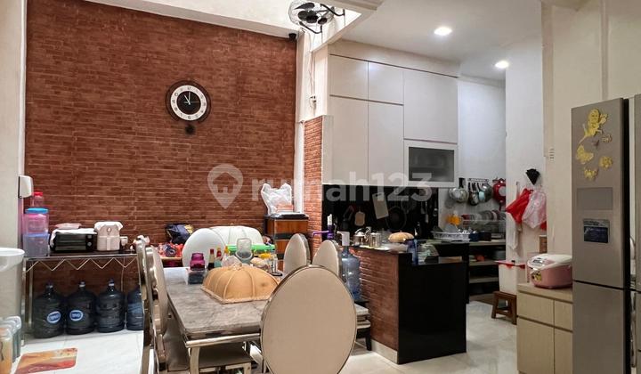 Rumah 3 Lantai Disunter Siaphuni