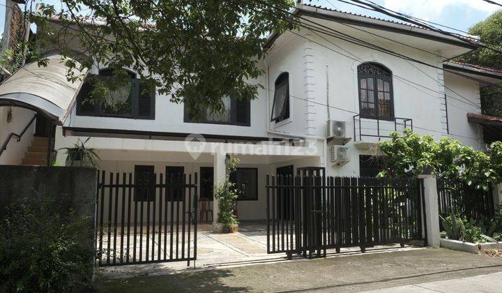 Rumah  Hook, Hitung Tanah saja, di Kawasan Pulomas 3