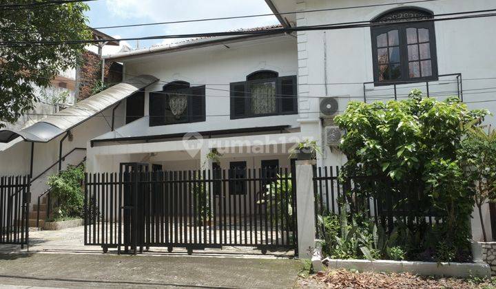 Rumah  Hook, Hitung Tanah saja, di Kawasan Pulomas 6