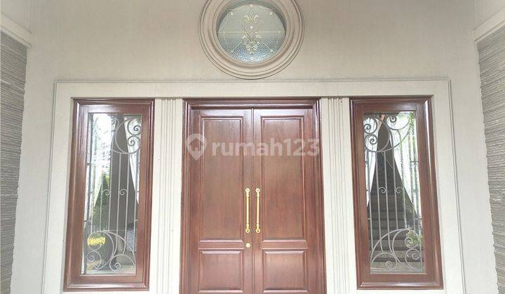 Rumah hook 3 lantai, Furnish, ada kolam renang, ada private home theater. 1