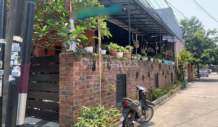 Rumah hook  bergaya Villa di Semper, jakarta utara 2