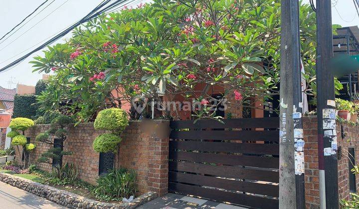 Rumah hook  bergaya Villa di Semper, jakarta utara 1