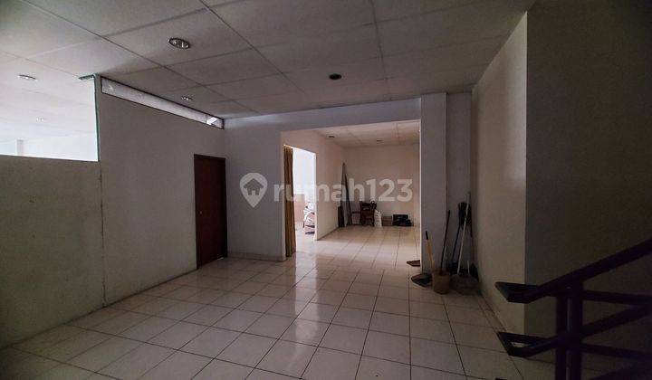 Ruko gandeng 6 lantai termasuk basement,  ada jalur lift, siap pakai, Dekat MOI 2