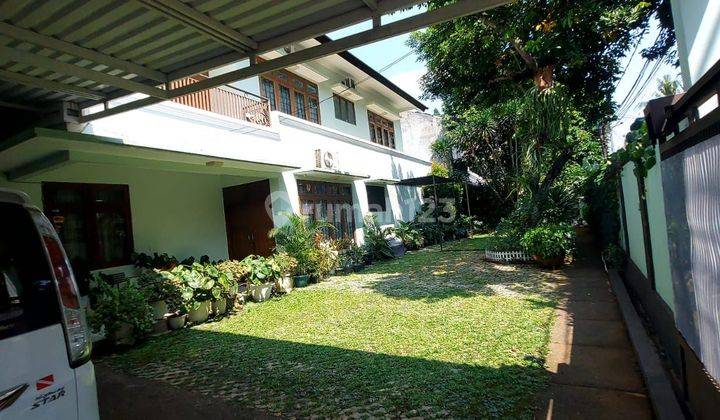 Rumah Bagus dan halaman luas di Kemang 1